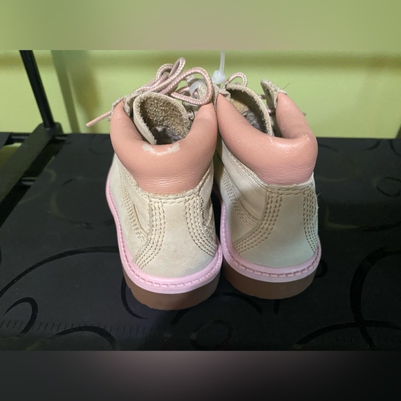 Girls Timberland Boots - Picture 4 of 6